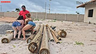 Carpenter receives payment and gets surprise from the owners of the work