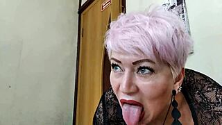 Mature russian slutwife exploring her funny holes with toys and sucking