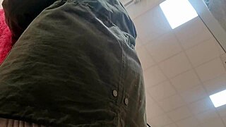 Italian amateur flashes hairy pussy and big ass in changing room