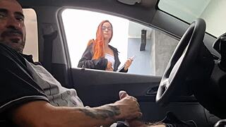 Masturba�ao arriscada na rua em p�blico para gostosa na rua