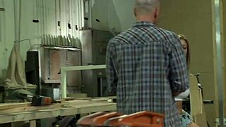 Эй, трахаю зрелую милфу в чулках