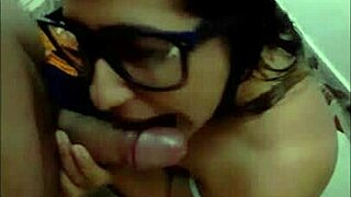 Horny Mature Woman Gets Fucked And Creampied