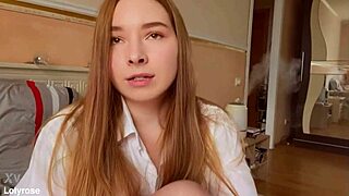 Sexy Girl Fingering Her Pussy!