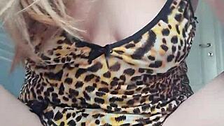 puta safada gostosa masturbating solo