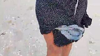 Exhibiendome En Playa Mexicana Muestro Las Tetas Y El Culo