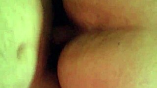 mi puta gime rico en el culo