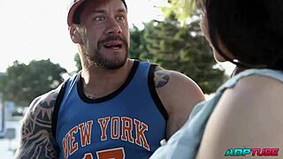 Adptube - Foll�ndo A Una Estudiante Espa�ola Tetona Por Un Musculoso