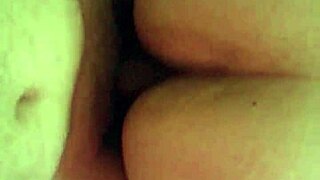 mi puta gime rico en el culo