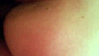 mi puta gime rico en el culo