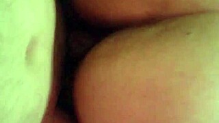 mi puta gime rico en el culo