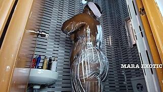 Come shower with this fat milf