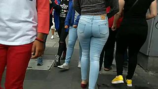 Culona With Tight Jeans