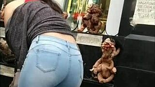 Culona With Tight Jeans