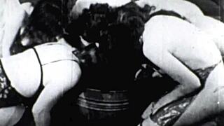 What vintage lesbian beaver action hides in the dark?