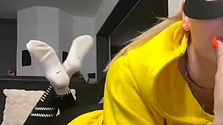 Enjoy the sight of barefoot dirty socks feet fetish with nike nikesocks girl smelly socks