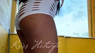 Naughty Wife Shows Off Her Big Pussy In New Short Shorts To Gym Friend At Gym