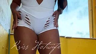 Naughty Wife Shows Off Her Big Pussy In New Short Shorts To Gym Friend At Gym