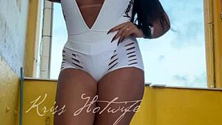 Naughty Wife Shows Off Her Big Pussy In New Short Shorts To Gym Friend At Gym