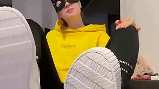 Enjoy the sight of barefoot dirty socks feet fetish with nike nikesocks girl smelly socks