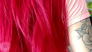 estoy tan caliente en la cocina lavando platos