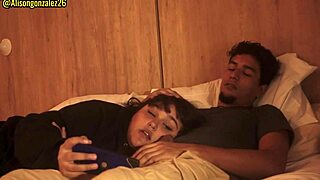 tengo sue�o dejame acostarme en tus piernas pero no metas tu pene en mi boca por favor