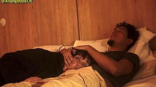 tengo sue�o dejame acostarme en tus piernas pero no metas tu pene en mi boca por favor