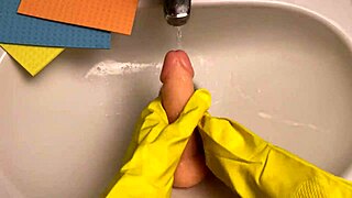 Hot Housewife Washes Dildo After Her Pussy Play?