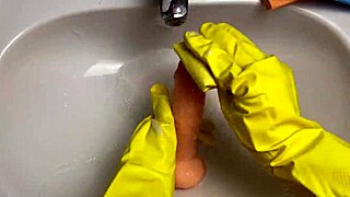 Hot Housewife Washes Dildo After Her Pussy Play?