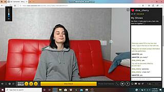 Hot Russian Camgirl Masturbates on Camera