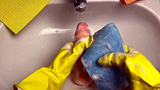 Hot Housewife Washes Dildo After Her Pussy Play?