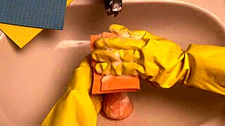 Hot Housewife Washes Dildo After Her Pussy Play?