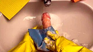 Hot Housewife Washes Dildo After Her Pussy Play?