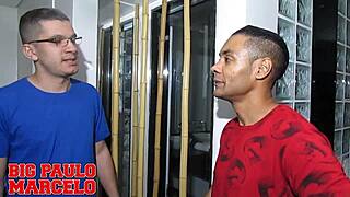 Nerd entrou no banheiro errado e comeu uma gostosa