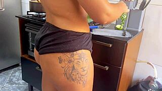 Lidi Ferrari, a Brazilian amateur, spends time in the kitchen for episode 1.