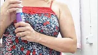 mostrando a buceta para os safadinhos que querem socar os cacetes nela marca comigo num motel e vem me foder gostoso 😈