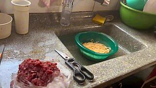 Lidi Ferrari, a Brazilian amateur, spends time in the kitchen for episode 1.