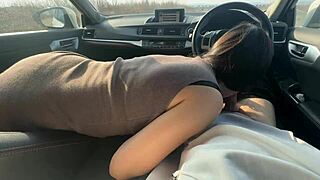A student on her first date gives a blowjob in the car