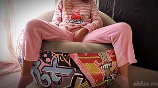 Skinny teen masturbates her pussy until she squirts