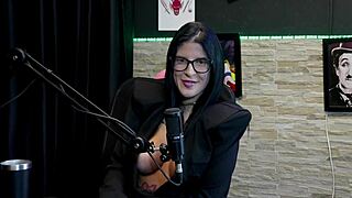 Morena demonstrates blowjob after faking orgasm and triple kiss