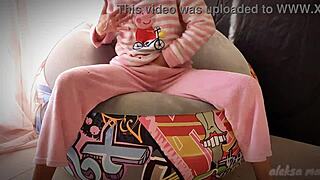 Skinny teen masturbates her pussy until she squirts