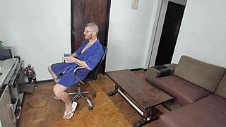 Meu colega estava jogando video e mostrei pra ele que sexo é melhor