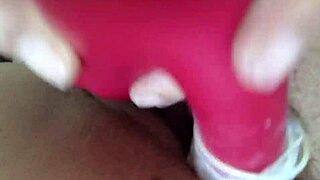 amysexxxjuguetona arrives so horny, grabs the vibrator and uses it