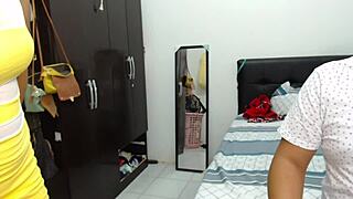 Mi Hermanastra Quiere Perder Su Virginidad Con Mi Marido Y Otro Chico Mas Esta Ves Dejo Que Mi Marido Lama Todo Su Co�o Mientras Ella Chupaba Un Tacon Alto Imaginando Otra Verga En Un Trio