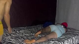 Madrastra E Hijastro Se Dan Un Descanso En La Cama Y Luego Llega Un Fantasma Para Hacer Travesuras Juntos El Fantasma Se Folla Al Macho Y A La Hembra Porno Real Casero 1