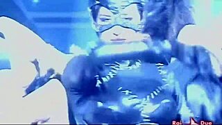 Giorgia palmas performs a sexy dance on cdlive