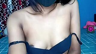 Beautiful Indian Girl Engages In Live Sex Video Show Online