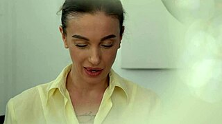 Flower Buyer Sucked Dry, Then Squirts Passionately