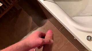 Pervert Spies in Shower to Shoot Huge Facial