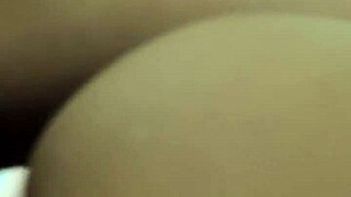 culona provocando al de limpieza