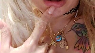 alina modelista gets horny in the morning, touching herself for a big squirt